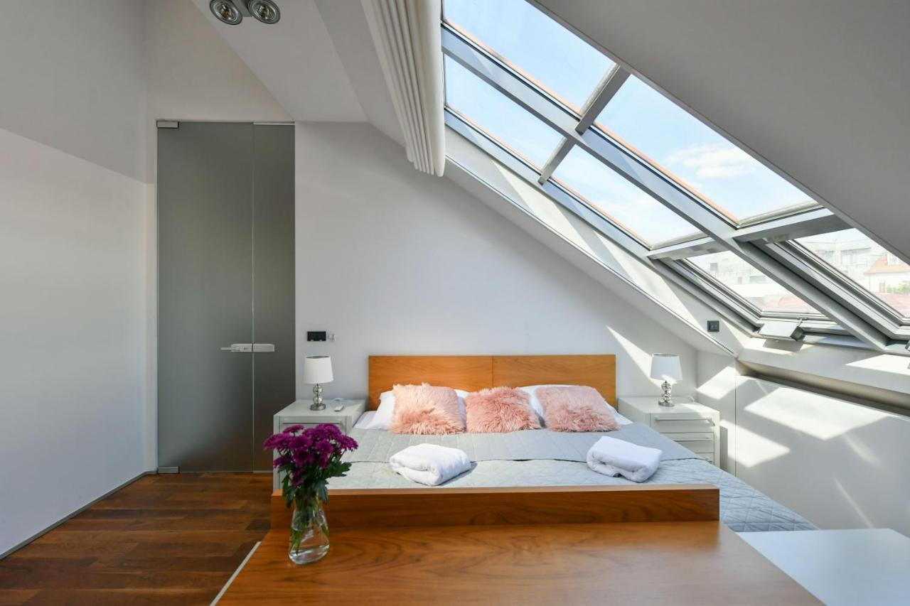Luxury Central Penthouse With Sauna, Terrace, 250M2, 5Bdrm, 3Bthrm Praga Exterior foto