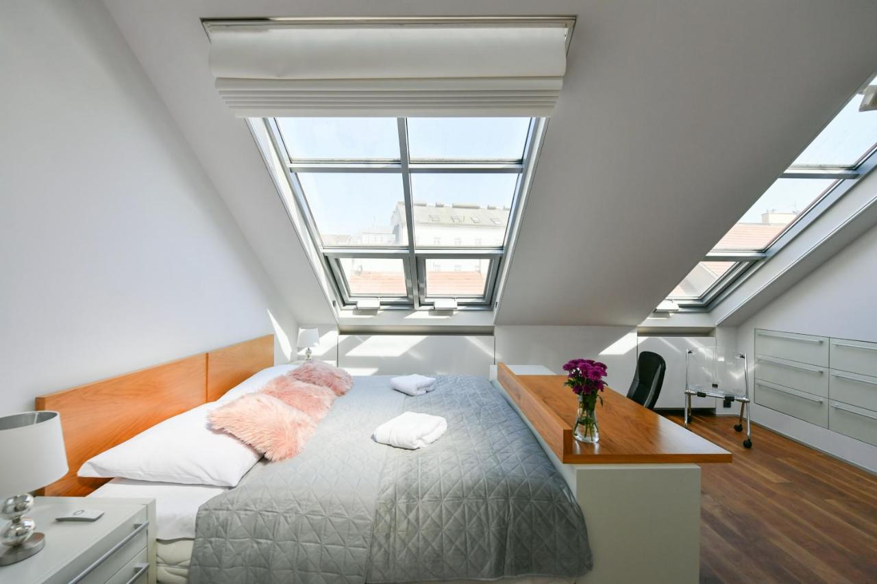Luxury Central Penthouse With Sauna, Terrace, 250M2, 5Bdrm, 3Bthrm Praga Exterior foto