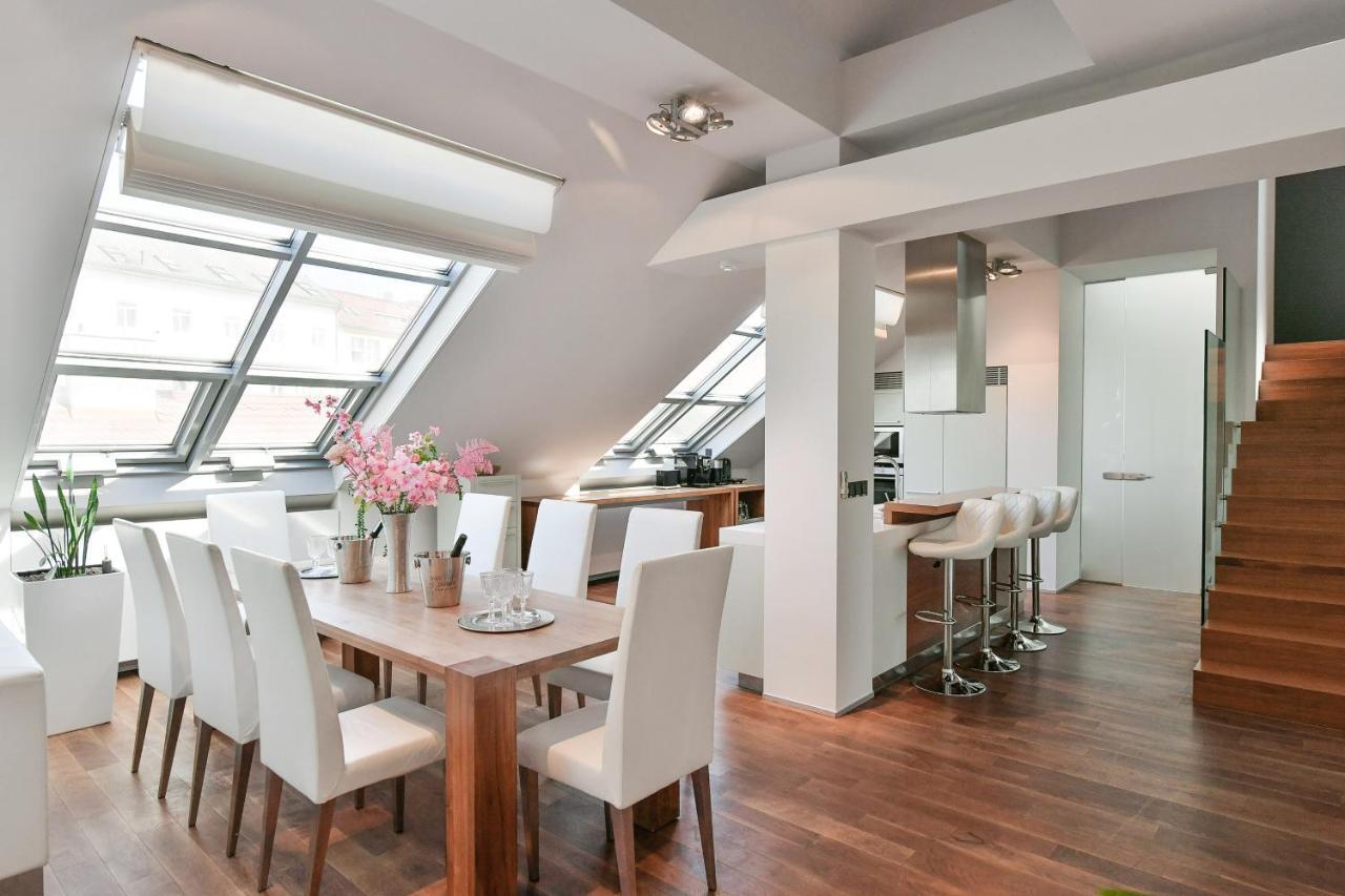 Luxury Central Penthouse With Sauna, Terrace, 250M2, 5Bdrm, 3Bthrm Praga Exterior foto
