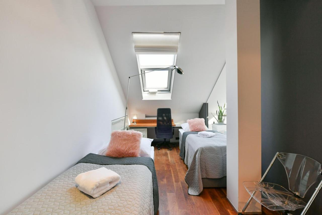 Luxury Central Penthouse With Sauna, Terrace, 250M2, 5Bdrm, 3Bthrm Praga Exterior foto