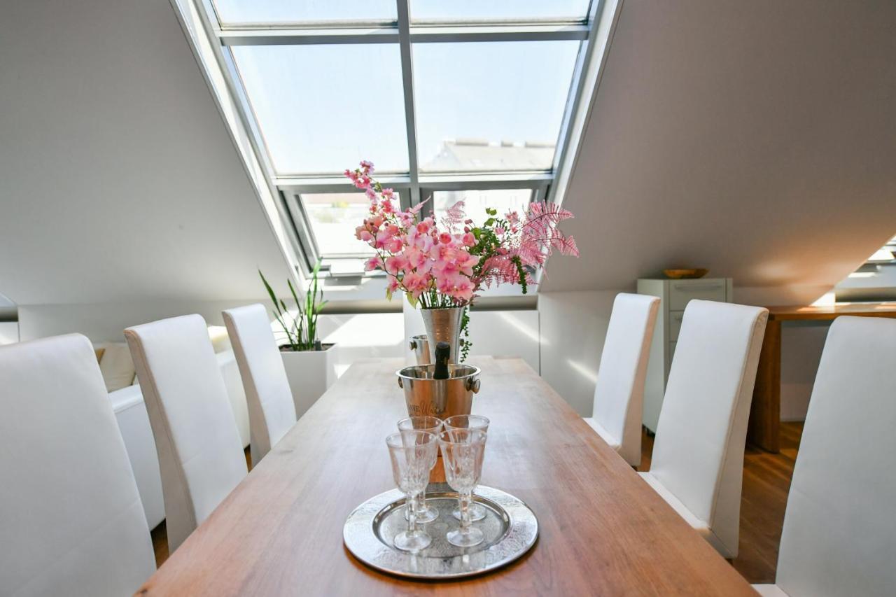 Luxury Central Penthouse With Sauna, Terrace, 250M2, 5Bdrm, 3Bthrm Praga Exterior foto