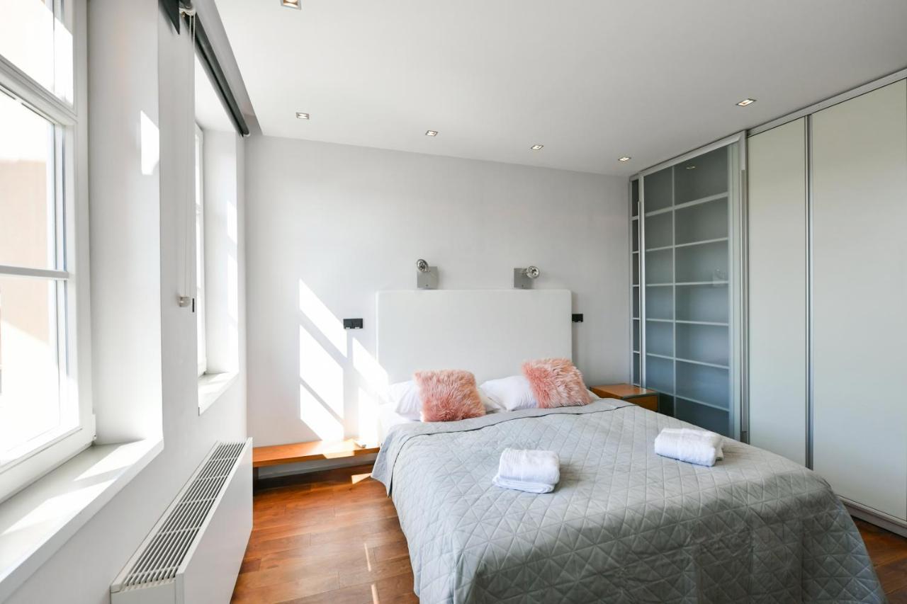 Luxury Central Penthouse With Sauna, Terrace, 250M2, 5Bdrm, 3Bthrm Praga Exterior foto