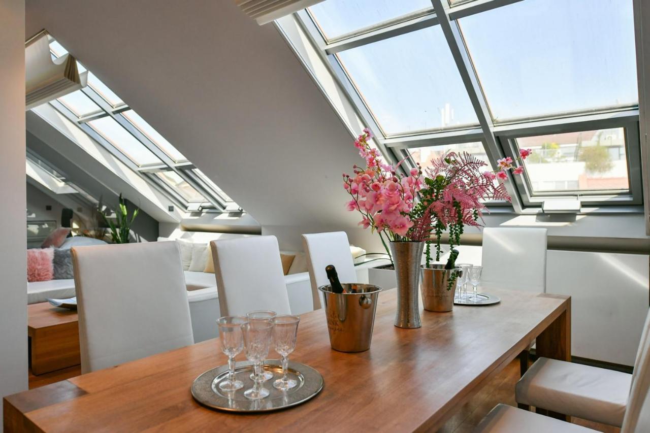 Luxury Central Penthouse With Sauna, Terrace, 250M2, 5Bdrm, 3Bthrm Praga Exterior foto