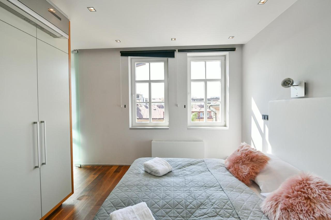 Luxury Central Penthouse With Sauna, Terrace, 250M2, 5Bdrm, 3Bthrm Praga Exterior foto