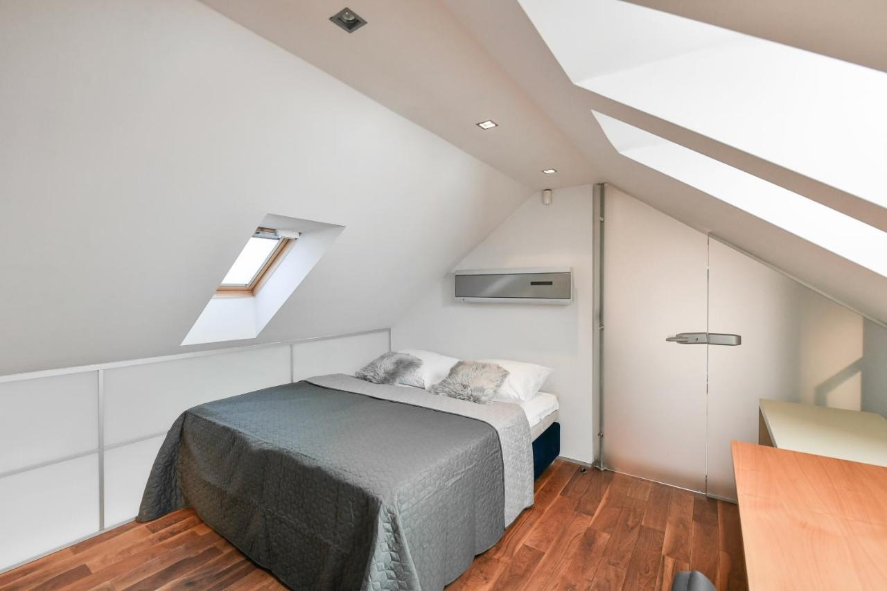 Luxury Central Penthouse With Sauna, Terrace, 250M2, 5Bdrm, 3Bthrm Praga Exterior foto