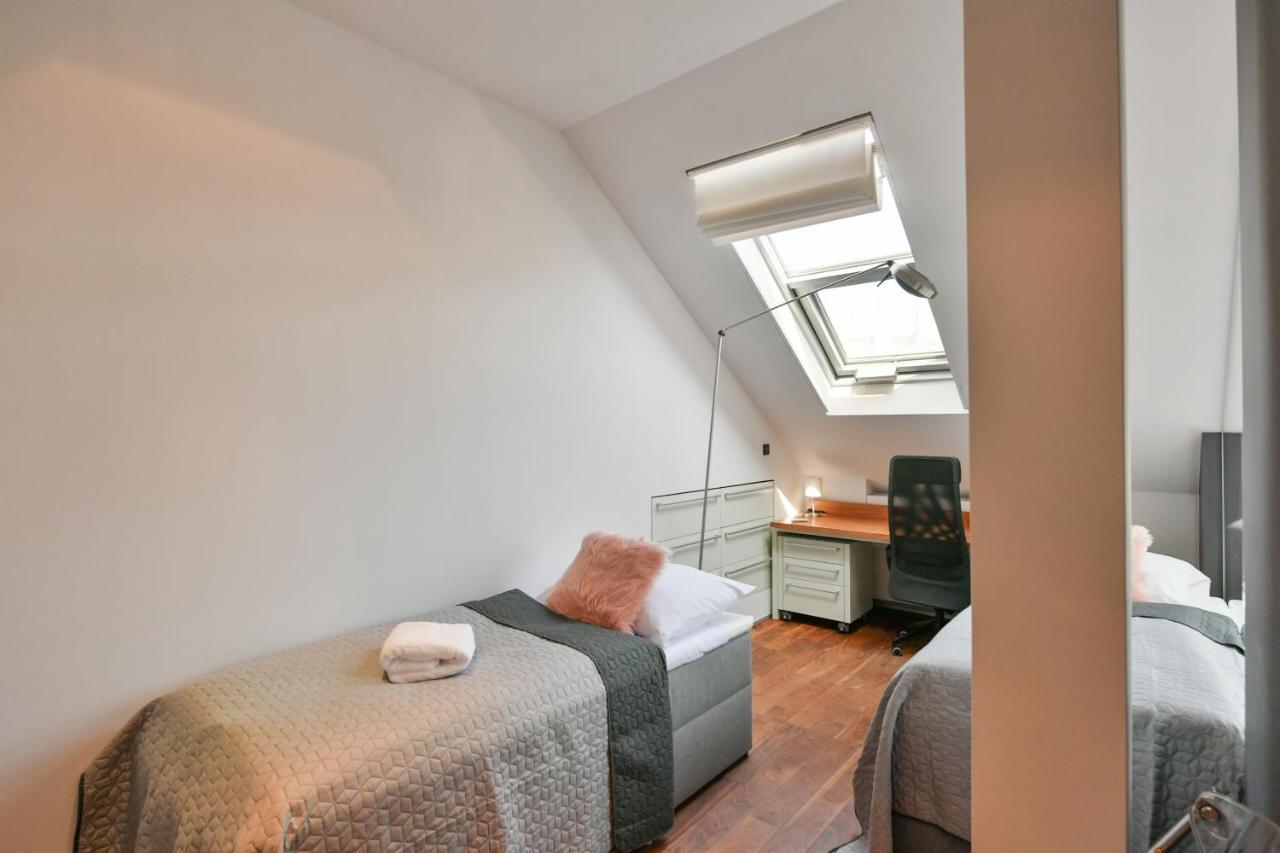 Luxury Central Penthouse With Sauna, Terrace, 250M2, 5Bdrm, 3Bthrm Praga Exterior foto
