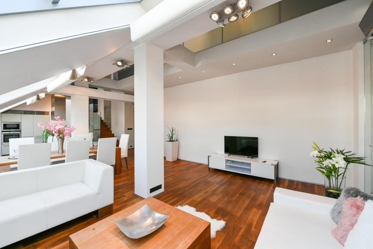 Luxury Central Penthouse With Sauna, Terrace, 250M2, 5Bdrm, 3Bthrm Praga Exterior foto