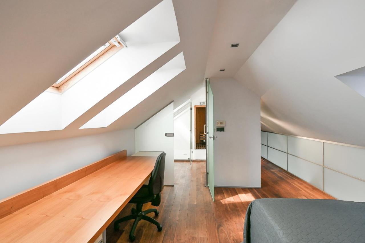 Luxury Central Penthouse With Sauna, Terrace, 250M2, 5Bdrm, 3Bthrm Praga Exterior foto